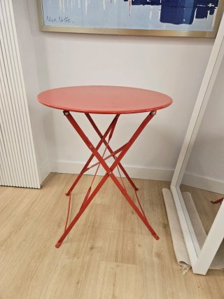 Mesa plegable redonda metálica roja