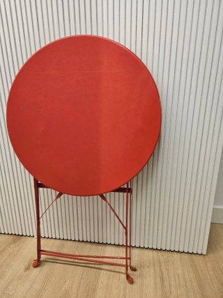 Mesa plegable redonda metálica roja