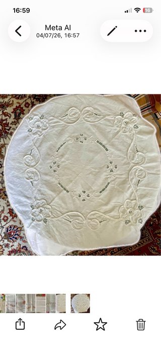 Tovaglietta vintage ricamo fiori 70x73cm