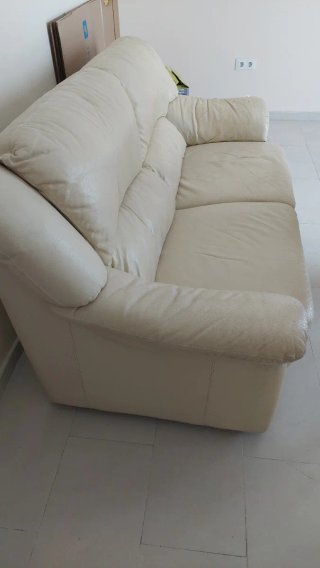 Sofá de piel beige 2 plazas