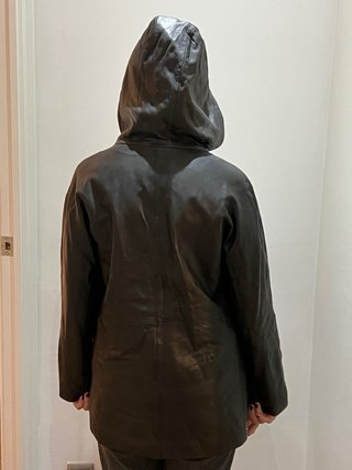 Chaqueta de piel con capucha