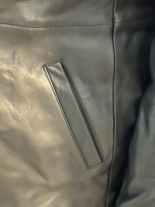 Chaqueta de piel con capucha