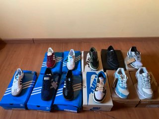Zapatillas deportivas grises y blancas