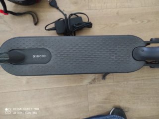 Patinete Eléctrico + Casco Negro
