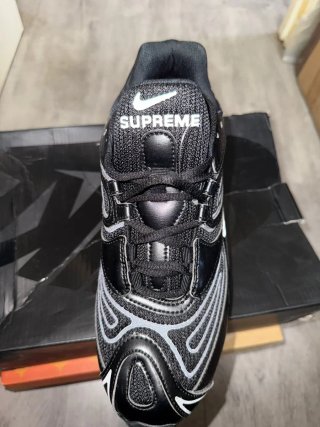 Zapatillas Nike supreme Negras y Plateadas