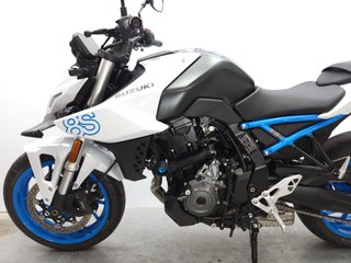 SUZUKI GSX-8S 2024 7556 kms.