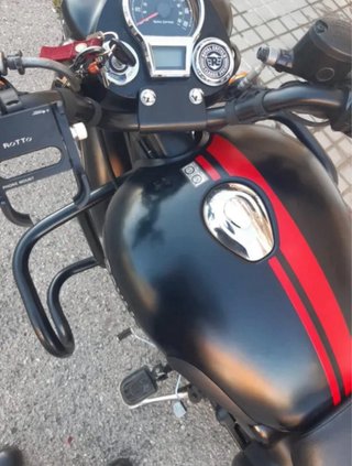 Royal Enfield Classic 350 Negra