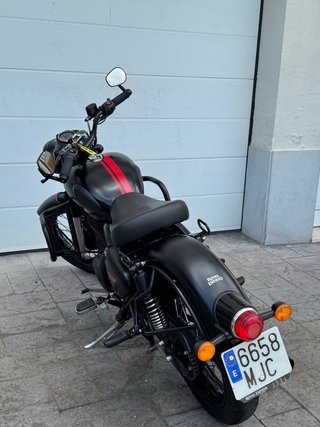 Royal Enfield Classic 350 Negra
