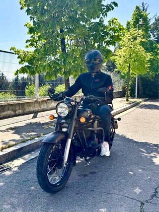 Royal Enfield Classic 350 Negra