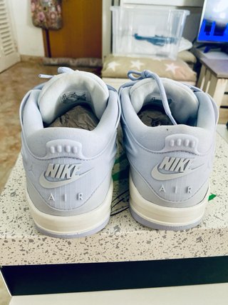Zapatillas Nike Air Jordan Grises y Blancas