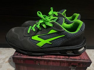 Zapatos de seguridad Upower grises y verdes