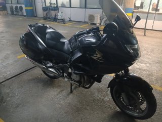 Honda Deauville 700 Negra