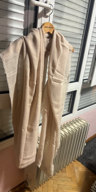 5 Pashminas Parfois (4 negras, 1 beige)