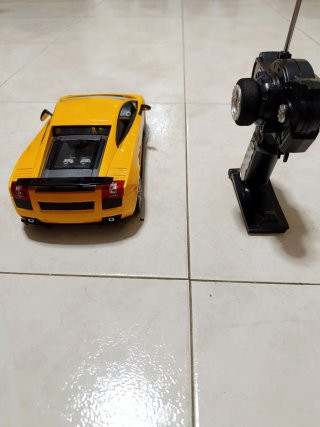Coche teledirigido Lamborghini Amarillo