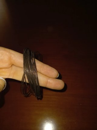 Pulsera fina dorada y marrón