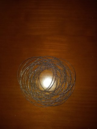 Pulsera fina dorada y marrón