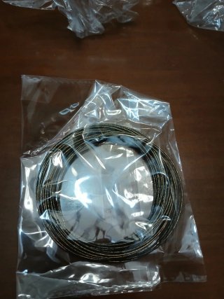 Pulsera fina dorada y marrón