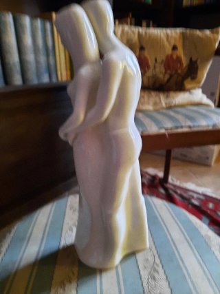 Statuetta ceramica coppia amanti