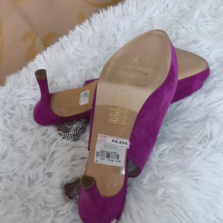Zapatos morados con pedrería argenta