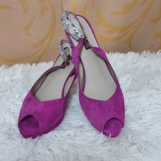 Zapatos morados con pedrería argenta