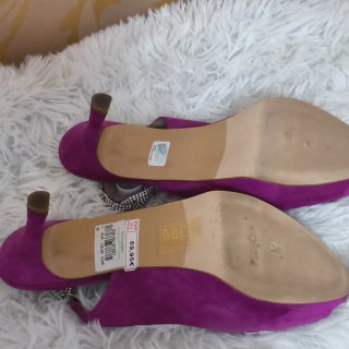 Zapatos morados con pedrería argenta
