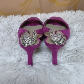 Zapatos morados con pedrería argenta