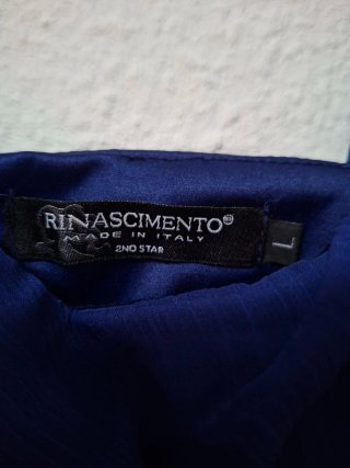 Vestido de fiesta azul con volantes