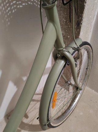 Bicicleta paseo con cesta delantera