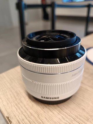 Cámara Samsung NX1000 y dos objetivos/ lentes