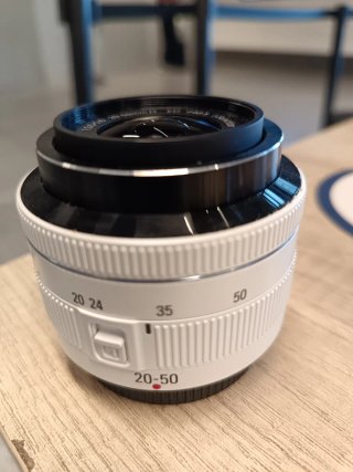 Cámara Samsung NX1000 y dos objetivos/ lentes
