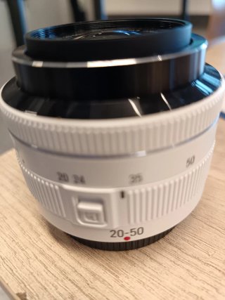 Cámara Samsung NX1000 y dos objetivos/ lentes