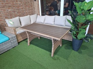 Rinconera y mesa ratán jardín nuevo