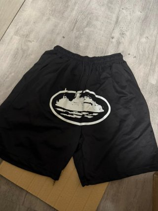 Pantalón corto negro con estampado
