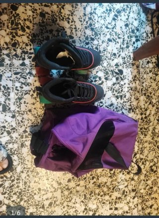 Patines negros con detalles naranjas