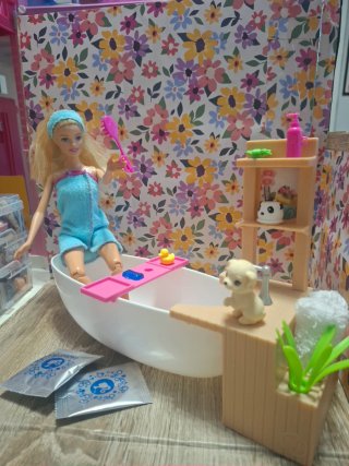 Barbie Set Baño Burbujas con muñeca y accesorios