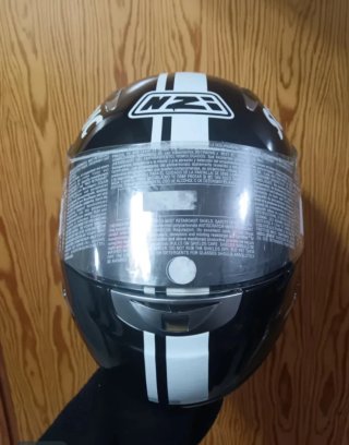 Casco y guantes de moto NZI