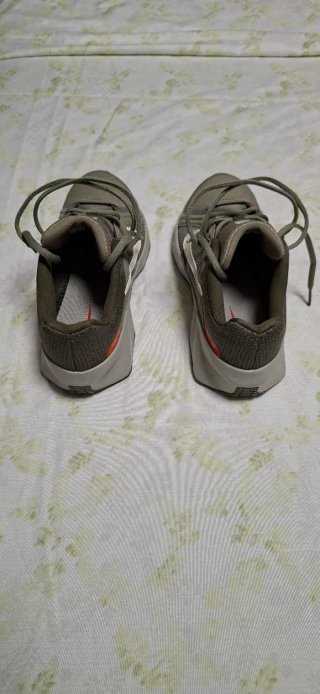 Zapatillas Nike Verde Oliva y Blanco