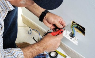 Electricista económico, reparación de averías inst