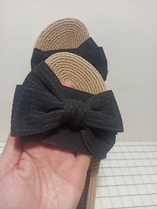 Sandalias con lazo negro grande brillo