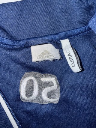 Chaqueta deportiva Adidas azul y blanca