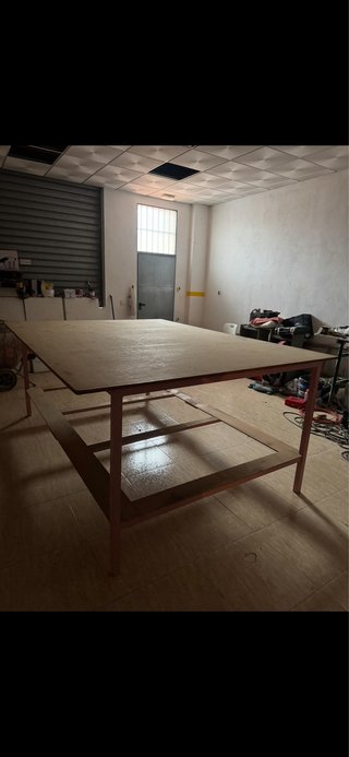 Mesa de trabajo robusta
