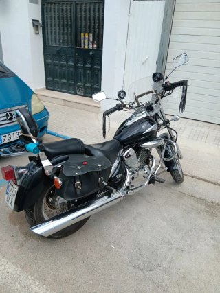 Suzuki Intruder 250cc Negra