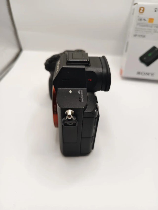 Sony Alpha 7 III (ILCE-7M3) + Batteria NP-FZ100