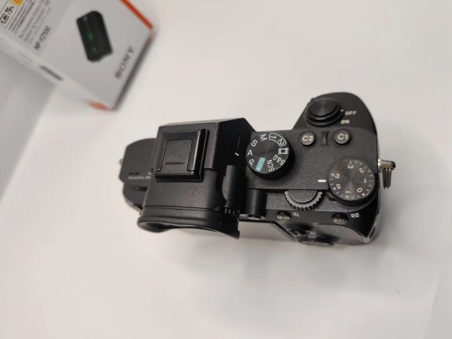 Sony Alpha 7 III (ILCE-7M3) + Batteria NP-FZ100