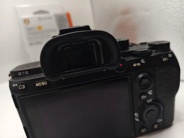Sony Alpha 7 III (ILCE-7M3) + Batteria NP-FZ100