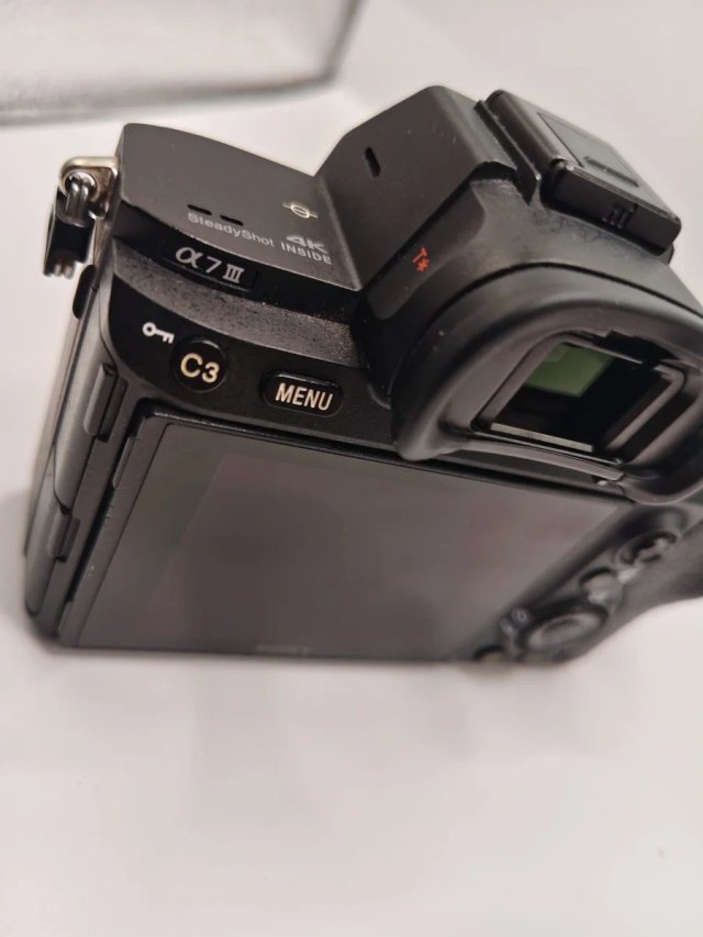 Sony Alpha 7 III (ILCE-7M3) + Batteria NP-FZ100