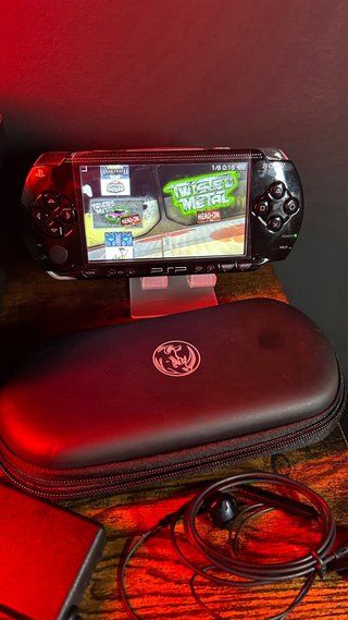 PSP 1004 128GB + custodia + auricolari + caricatore...