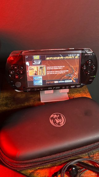 PSP 1004 128GB + custodia + auricolari + caricatore...