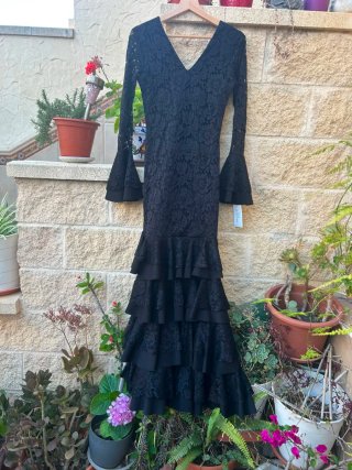 Traje de flamenca negro encaje volantes