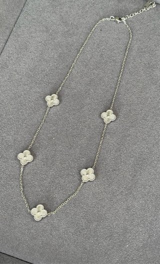 Collar plata con 5 tréboles